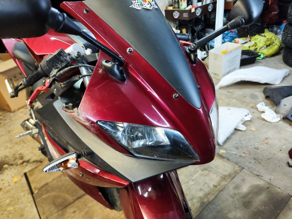Yamaha yzf r125 cała na części plastiki rama itp.
