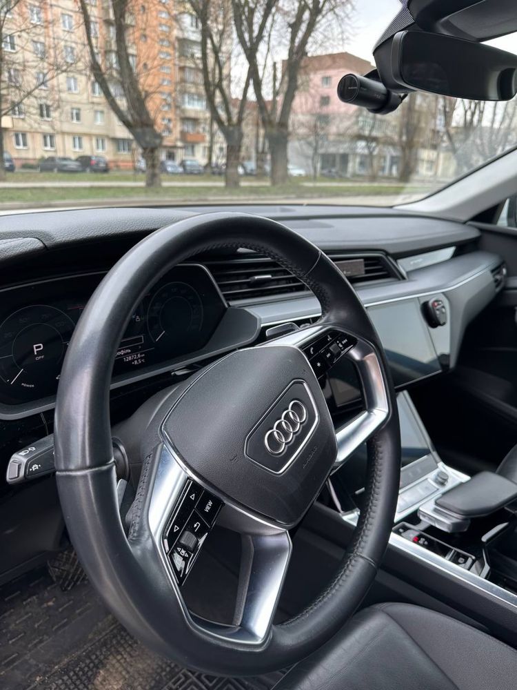 AUDI E-TRON 55 95 KWT 408 Л.С 350 км