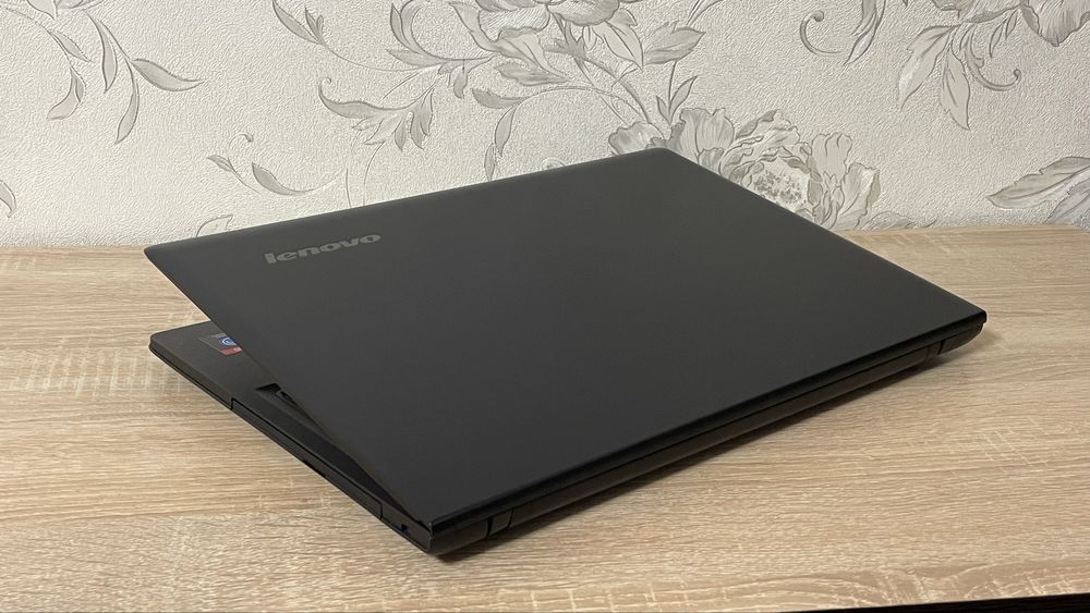Ноутбук Lenovo IdeaPad 100-15IBD / 8 GB RAM / Intel Core i3 / Ідеал