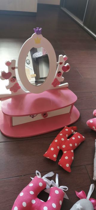 Toaletka dziecięca drewniane.