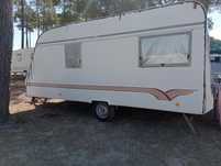 Caravana pluma 560