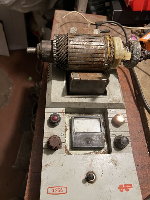 Пристрій для повірки стартерів авто, якорів