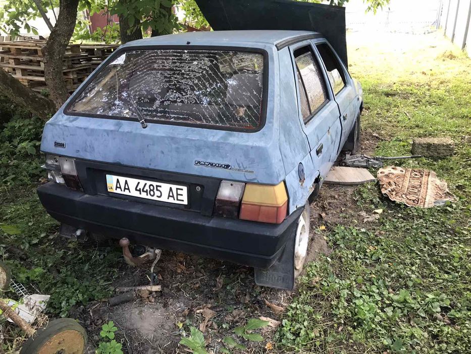 Розбираю розборка Двигун коробка  Skoda favorit forman  1,3 1991 рв.