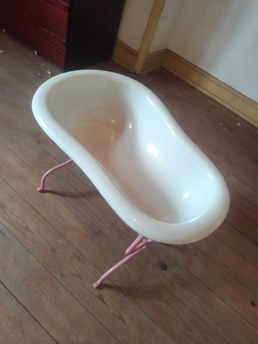 Bidé do século XIX em louça cerâmica