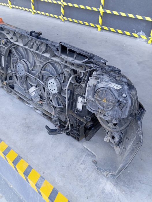 Передня частина Audi A4 B8 у зборі капот фари бампер ксенон