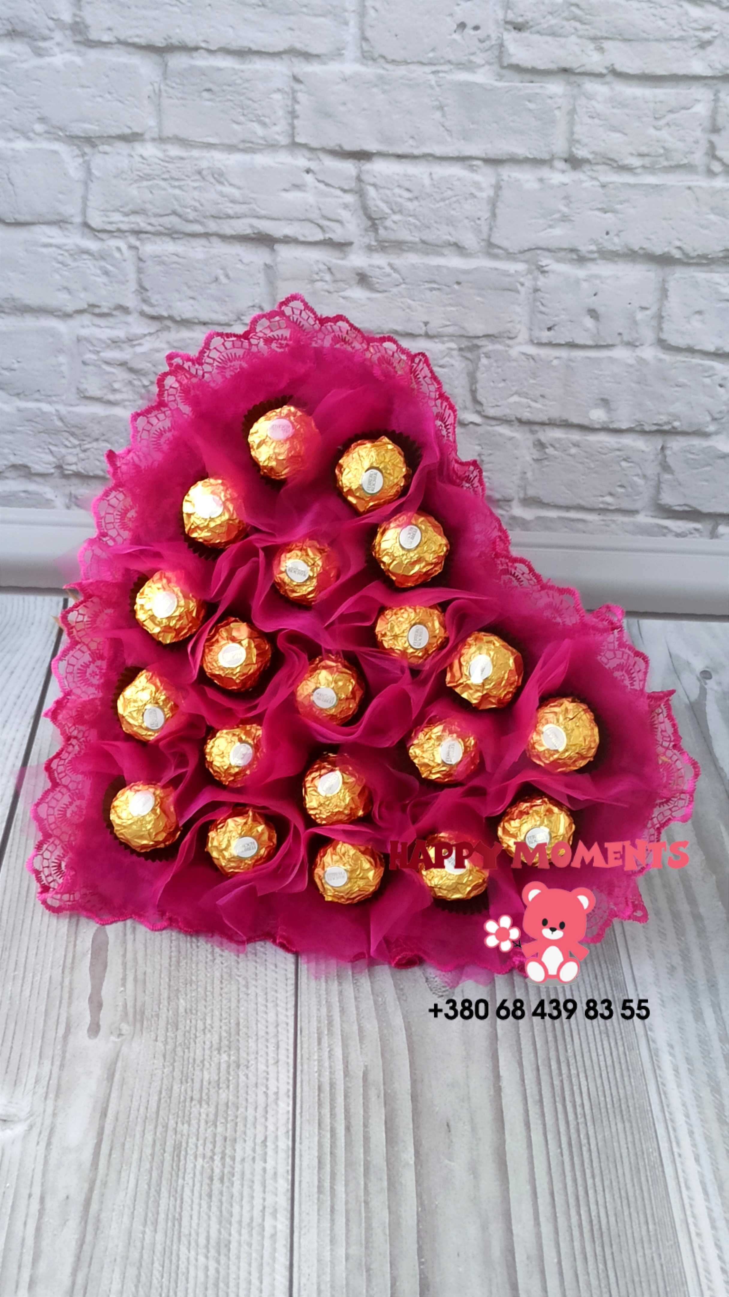 Букет з цукерок Ferrero Rocher у формі серця для коханої