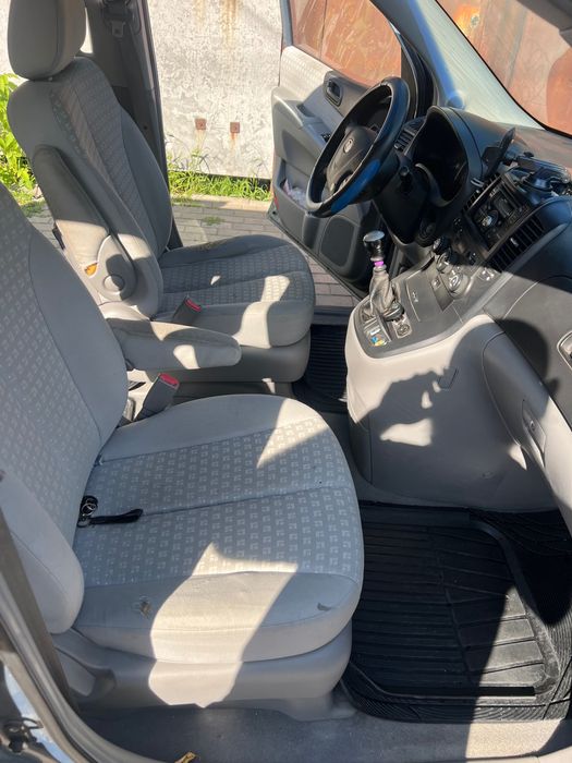 Продам авто в хорошому стані KIA CARNIVAL