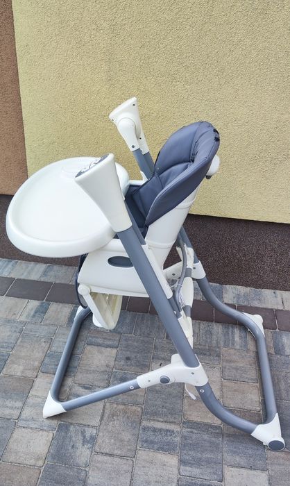 Fotelik dla dziecka do karmienia, usypiania z melodiami Lionelo