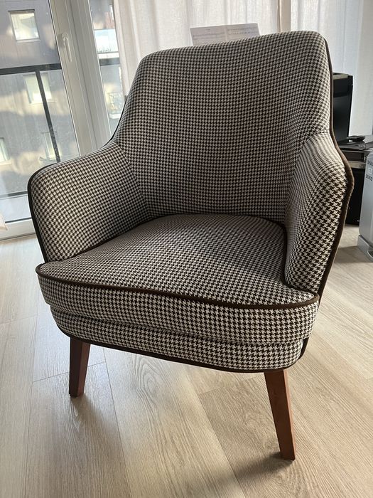 Fotel brązowy w pepitkę