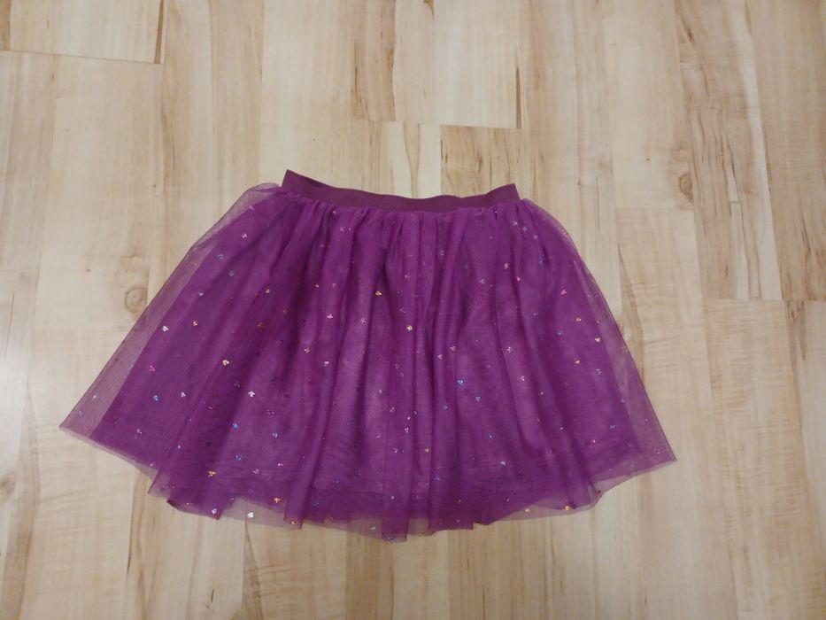 Sprzedam tiulową spódniczkę roz. 110
Ma podszewkę. Pięknie się kręci i