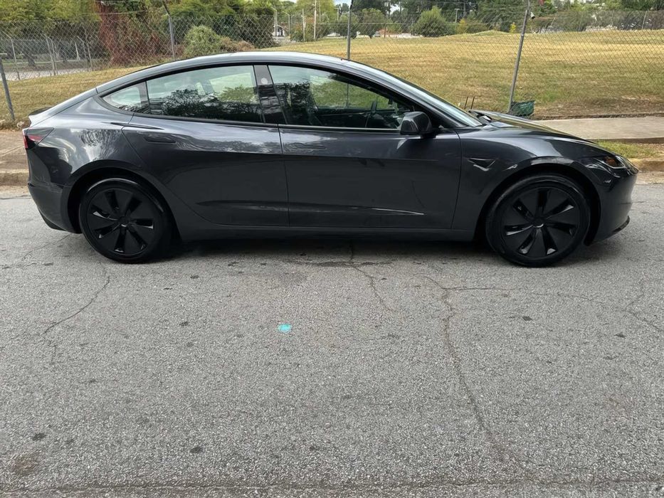 Tesla Model 3      2024