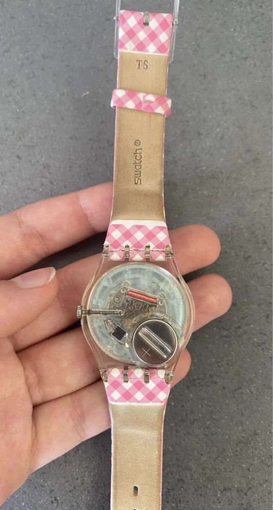 Relógio swatch rosa claro
