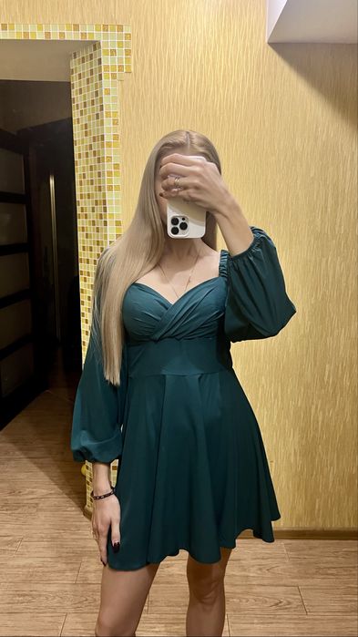 Жіночі сукні Смарагдова атлас , бежева класична та інші