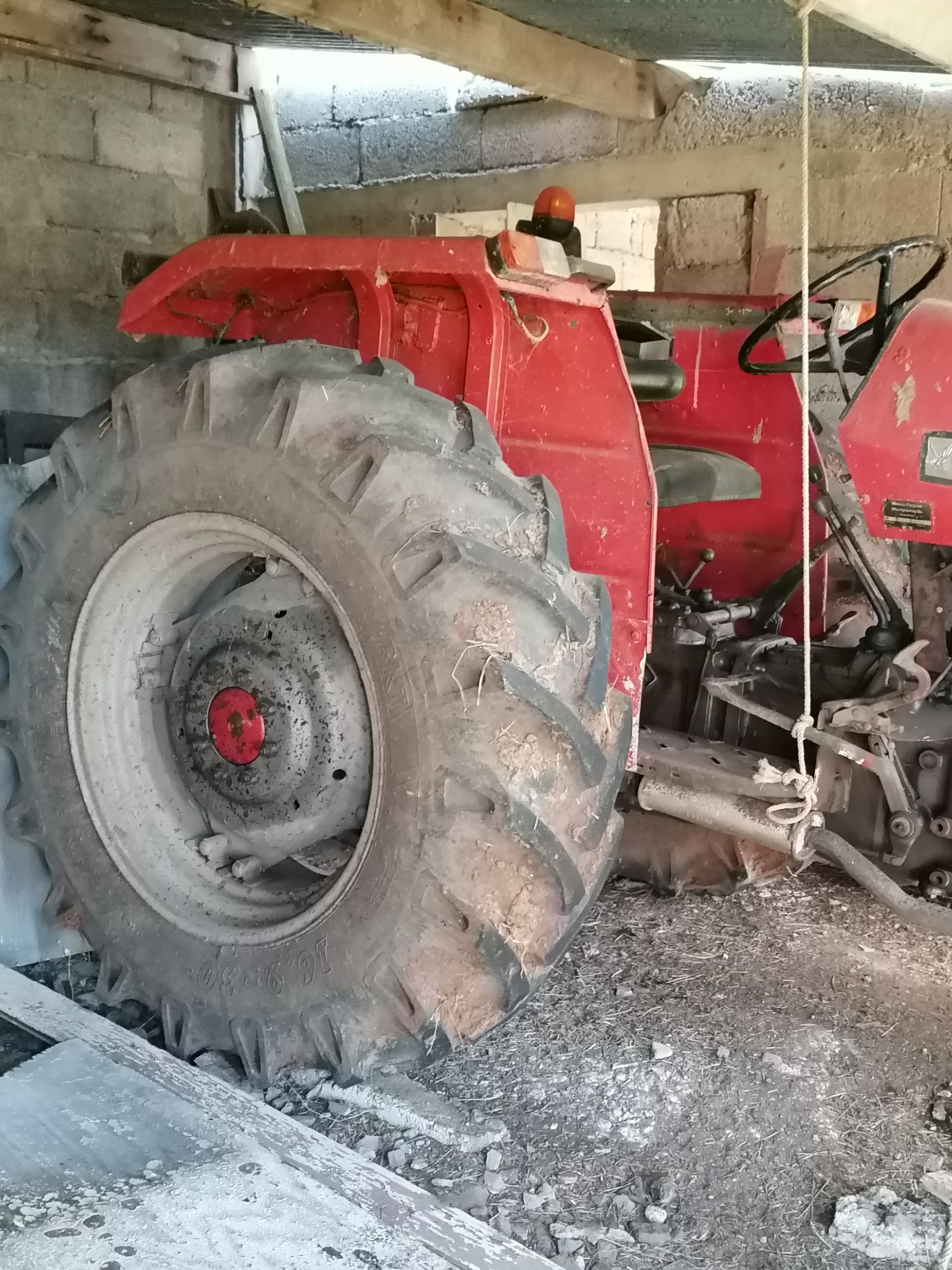 Trator Massey-Ferguson 65Cv