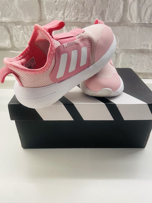 Дитячі кросівки Adidas, розмір 26.