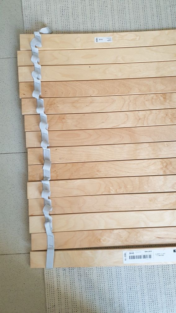 Estrado de madeira Ikea