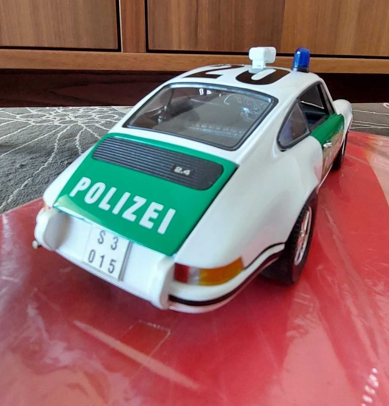 Porsche 911 2.4L German Police Version 1972 (Universal Hobbies 1:18)