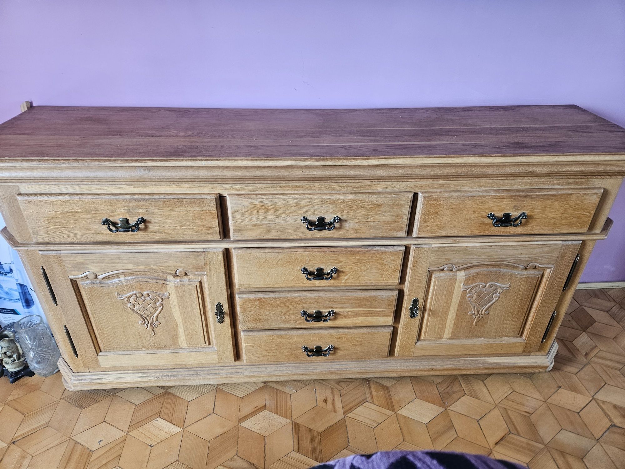 Sprzedam masywną dębową komodę z witryną