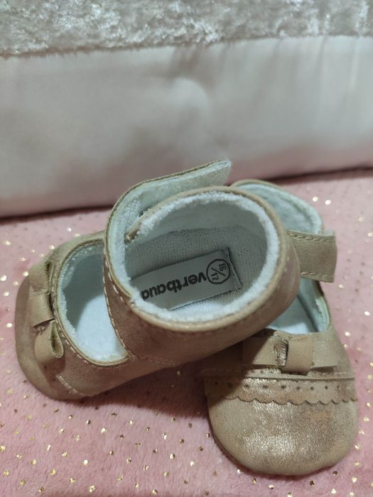 Sapatinhos dourados lindos