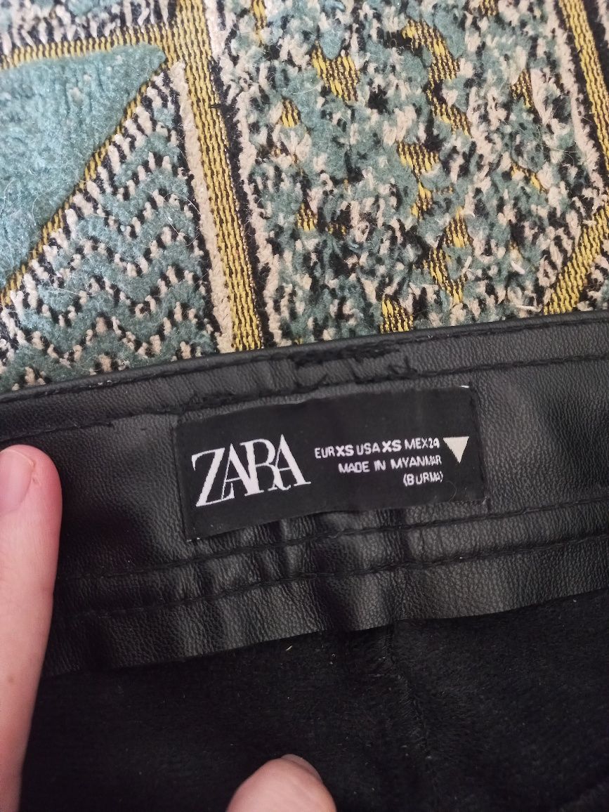 Продам шкіряні штани Zara (утеплені)