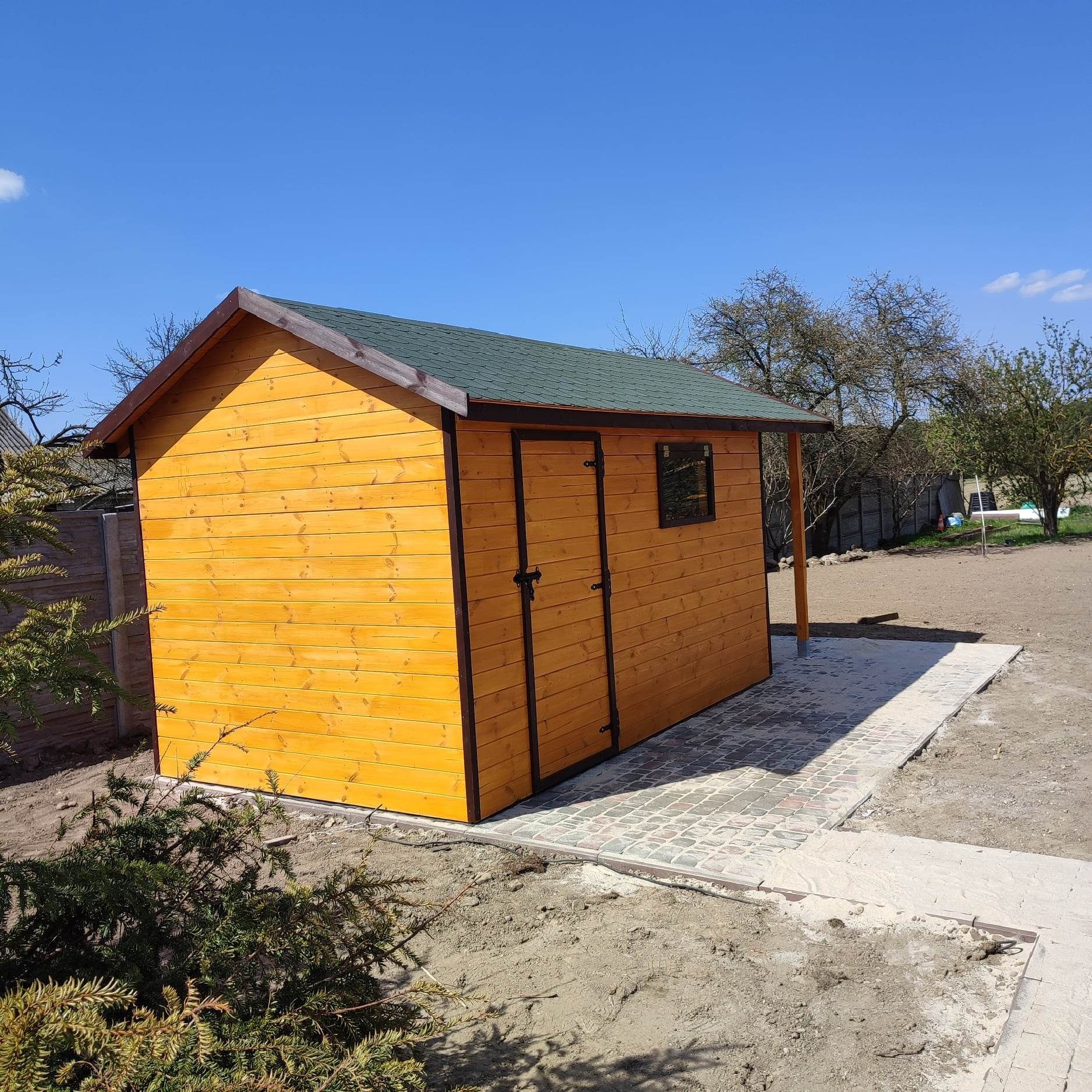 Drewniany garaż, domek narzędziowy, schowek ogrodowy