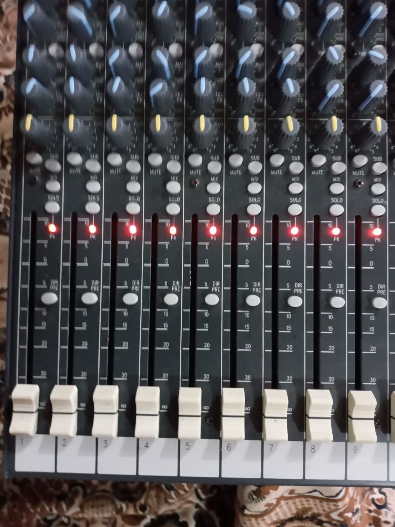 Mikser soundcraft FX16