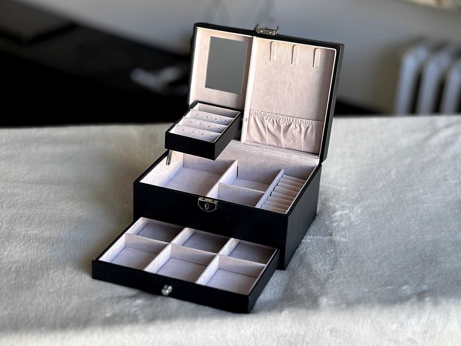 Kuferek Na Biżuterię Czarny Szkatułka Organizer Z Szufladami I Lustrem