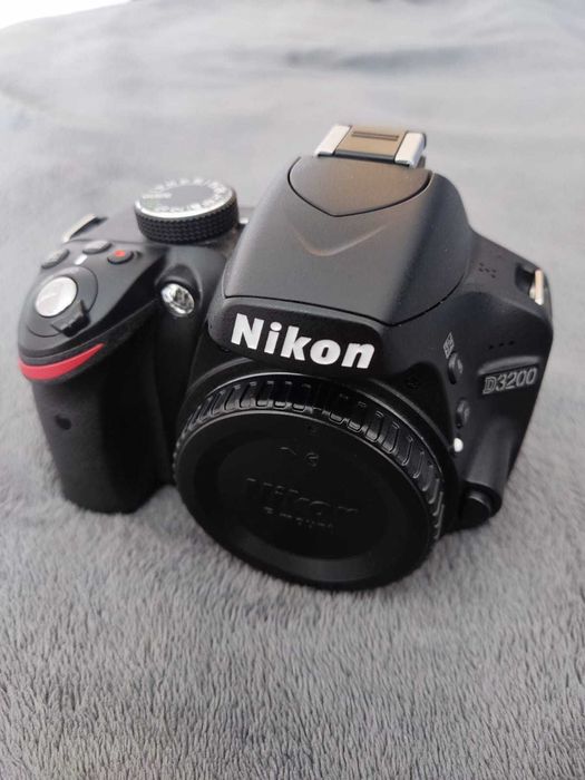 Aparat Nikon D3200 + 3 obiektywy + statyw