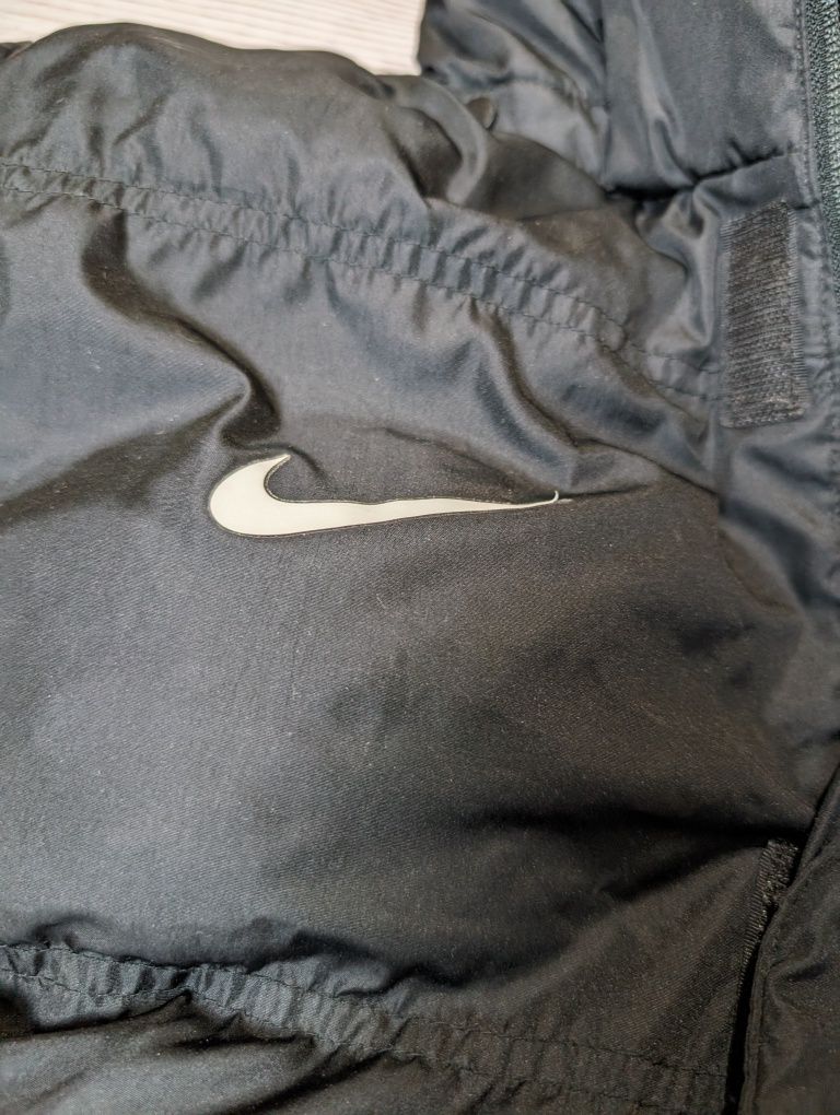 Czarna kurtka puchowa zimowa nike parka dluga