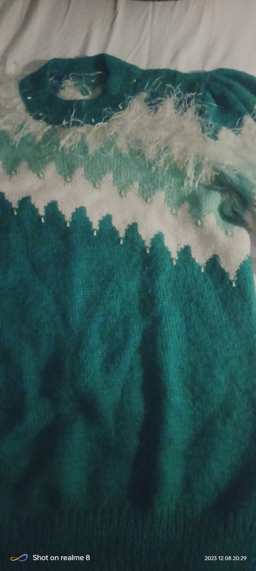 Sweter ręcznie robiony na drutach