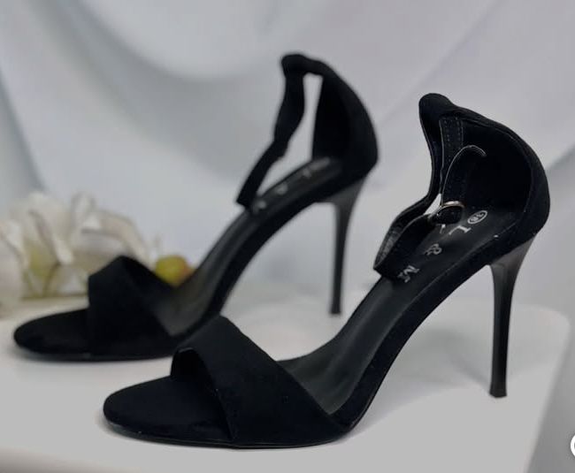 Замшеві туфлі. Жіночі туфлі на каблуку