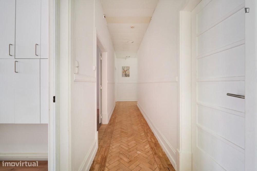 Quarto - localizado em Marquês de Pombal Lisbon