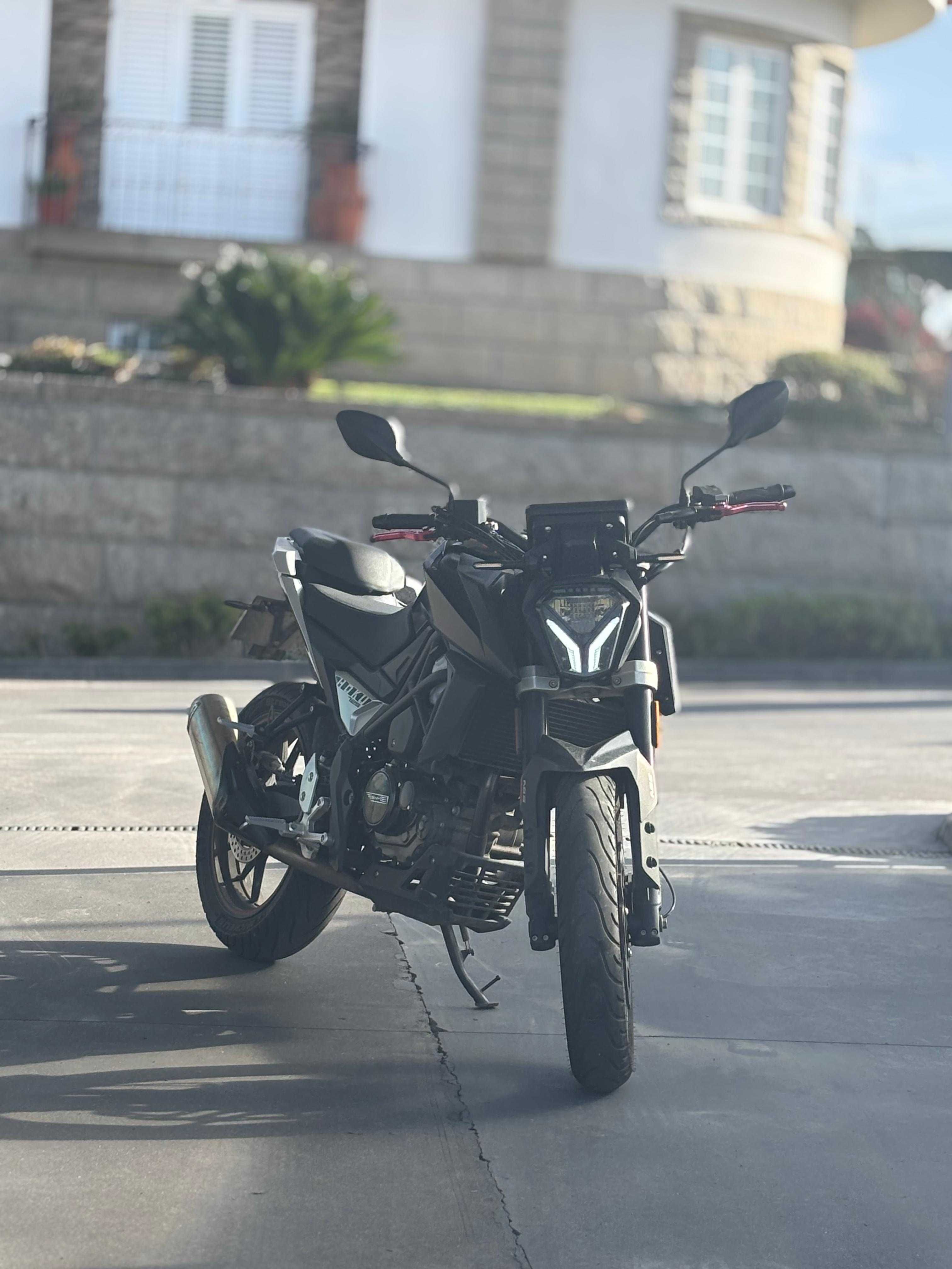 Mota 125 perfeita para os 16 anos