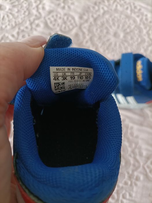 Sapatilhas adidas novas num 19