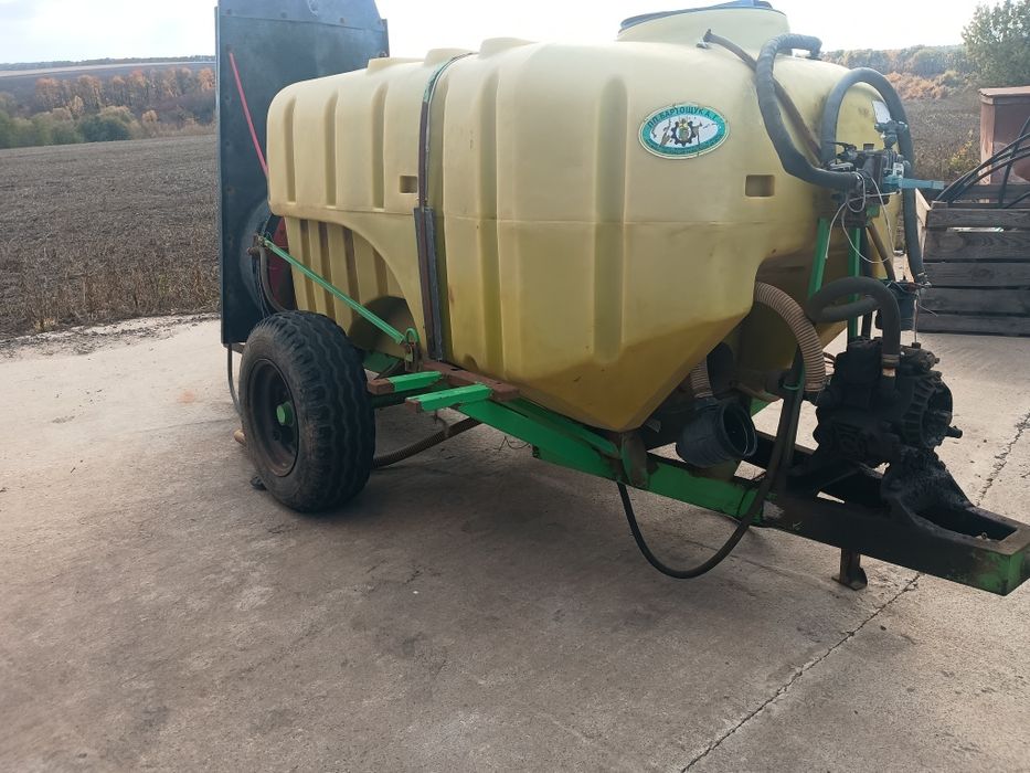 Садовий оприскувач 2000 л  відмінний стан СРОЧНО!