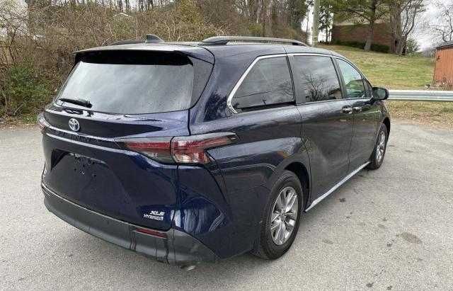 2023 Toyota Sienna XLE