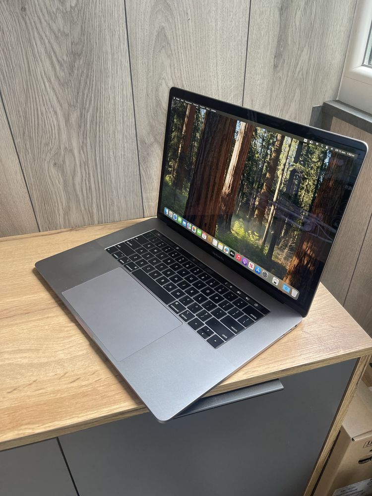 MacBook Pro 15” (2018) – Intel Core i7 / 16 ГБ / 250 ГБ SSD /