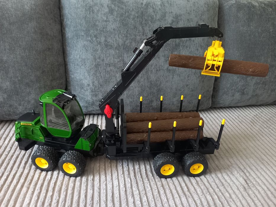 Трактор лісовоз John Deere від Bruder