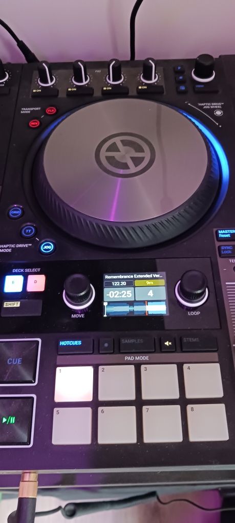 Traktor DJ S4 MK3 + 2 pratos Mixars para DVS