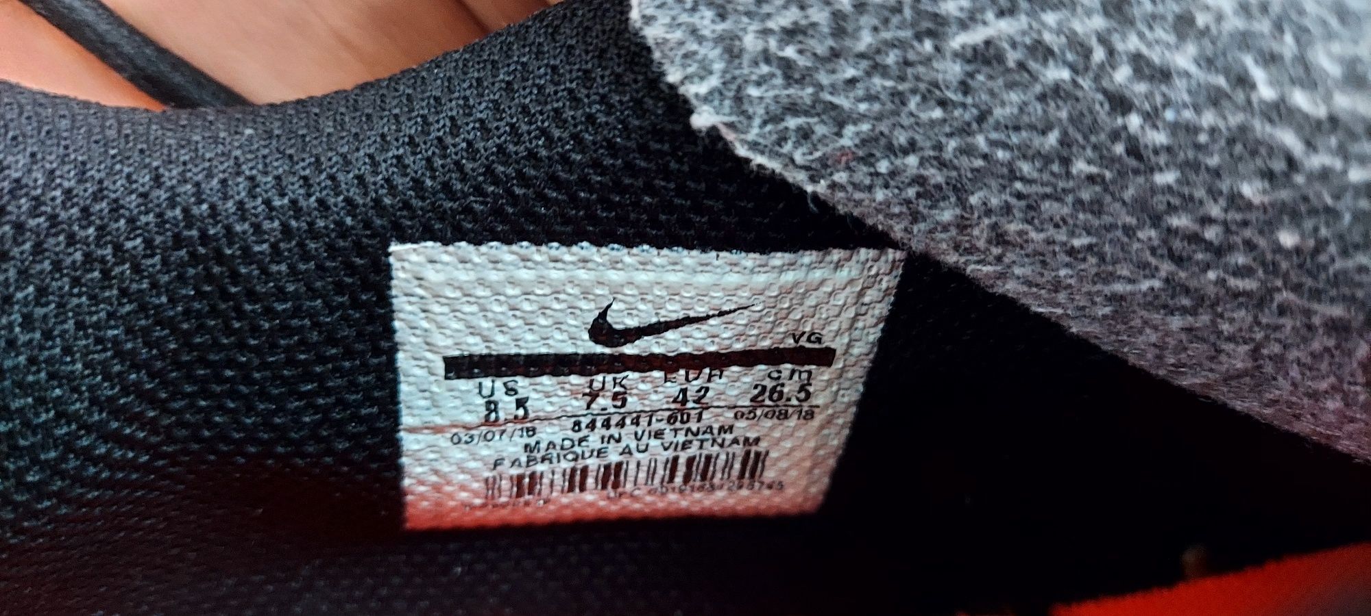 Buty Nike  Bravatax czerwono-czarne