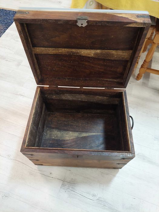 Baú em Madeira/Puff