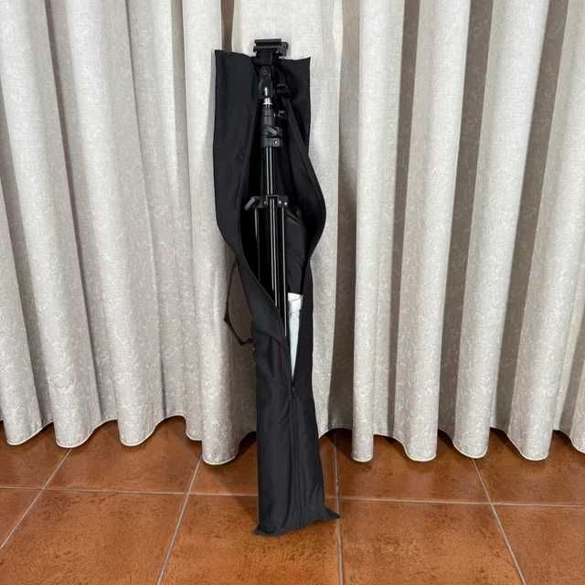 Softbox Godox com Tripé Neewer