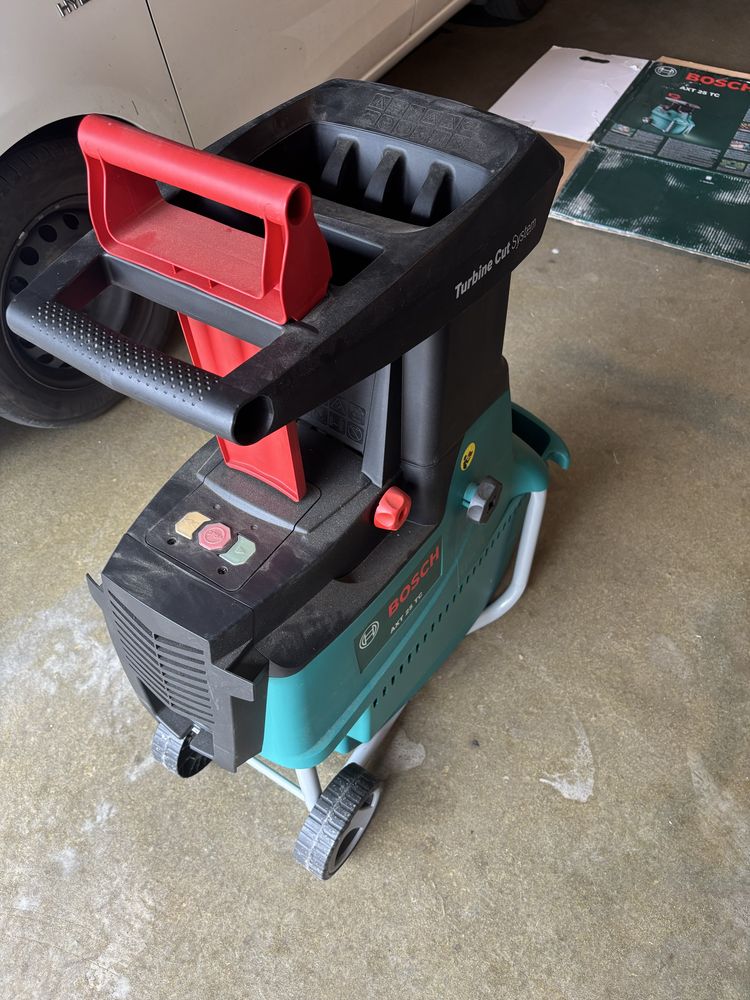 Rozdrabniacz do gałęzi Bosch AXT 25 TC