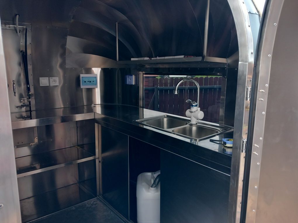 Wynajmem  food truck przyczep gastronomicznych