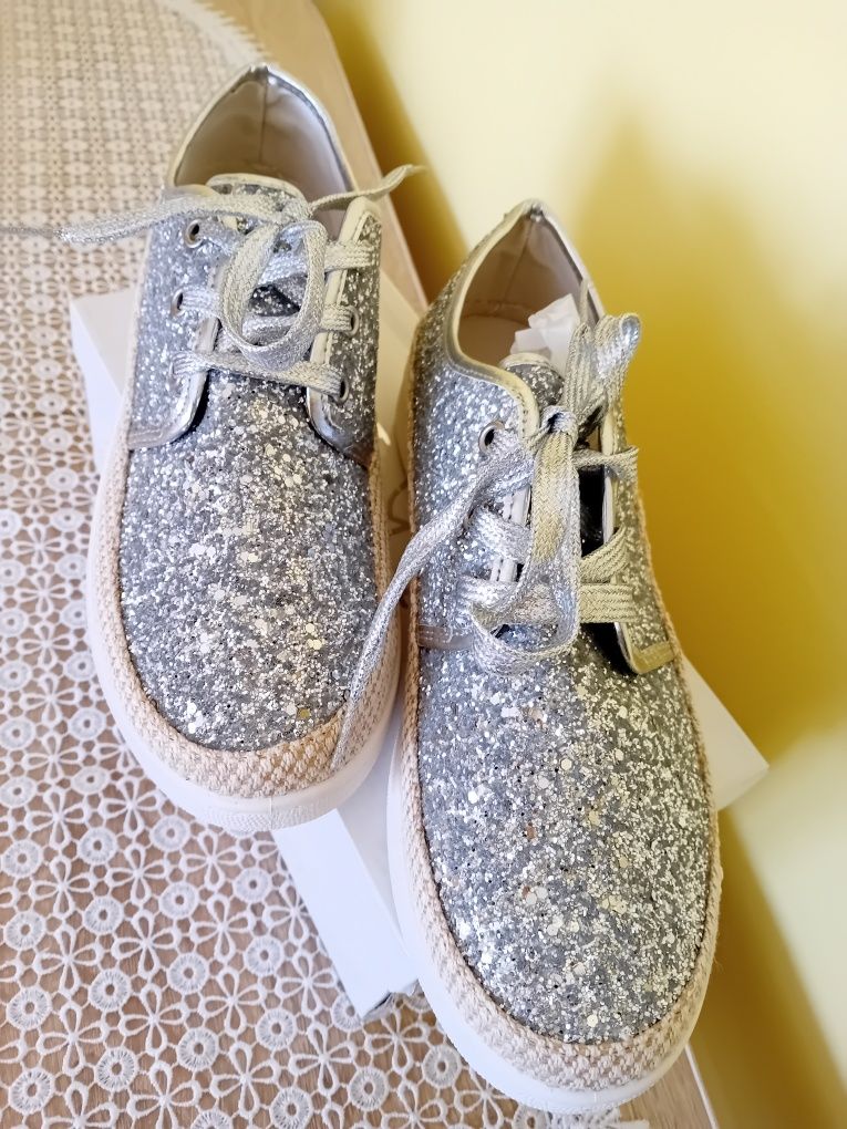 Buty trampki nowe.