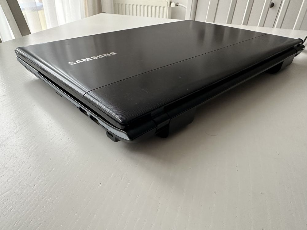 Laptop Samsung NP300E5A 2x2,1GHz 500GB Windows 10