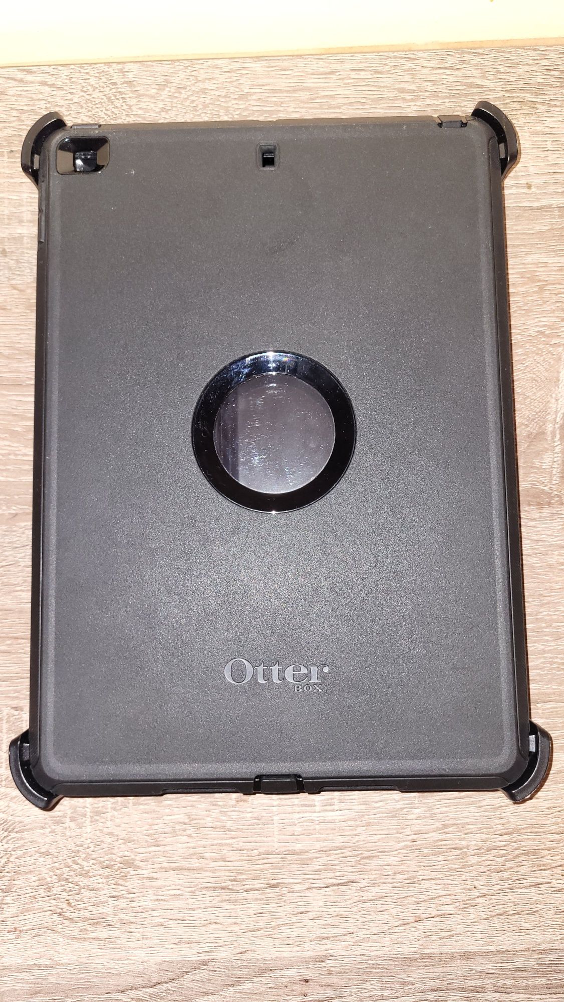 Продам брендовий преміум бампер OtterBox Defender Apple iPad 7/8/9
