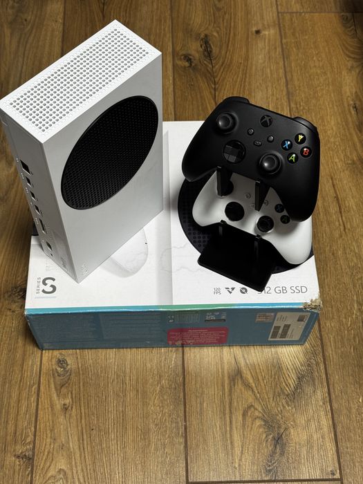 Xbox Series S (512 Gb) + 3 джойстика