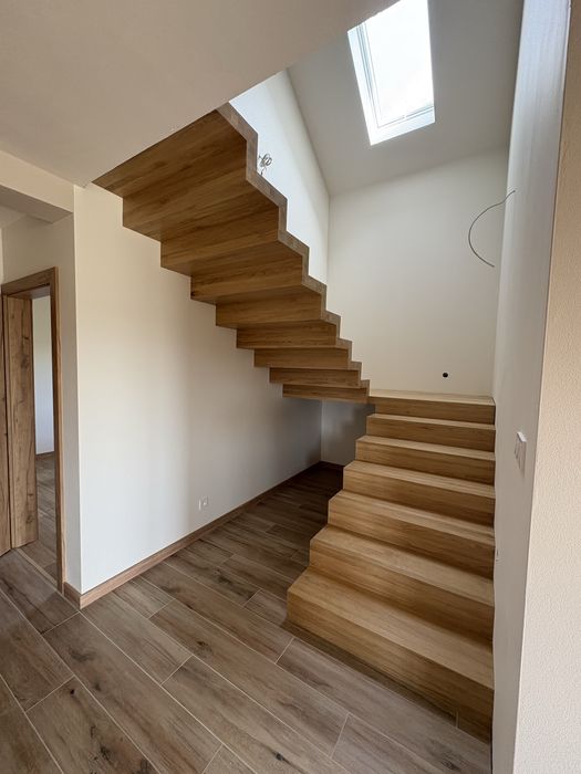 SCHODY wewnętrzne DYWANOWE /KLASYCZNE na beton również do sam. montażu