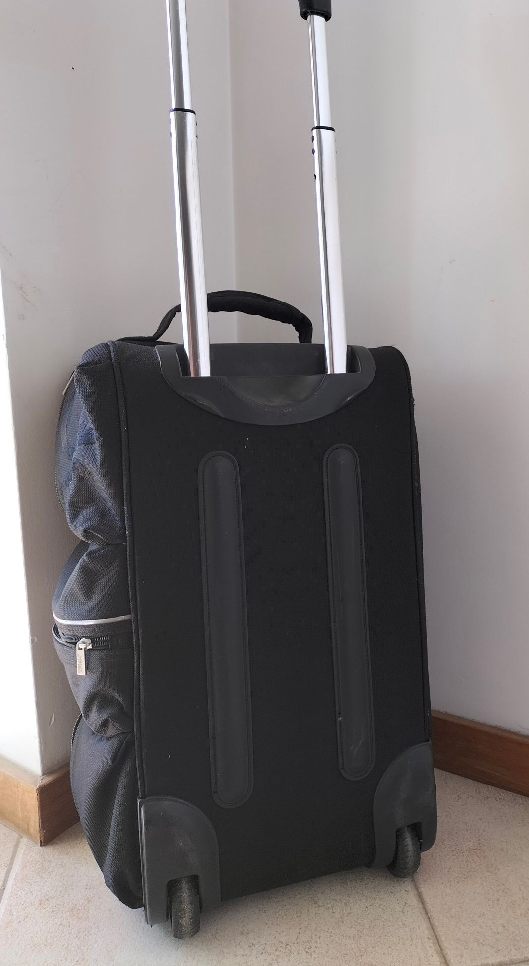 Troley saco de viagem Benetton preto. Usado